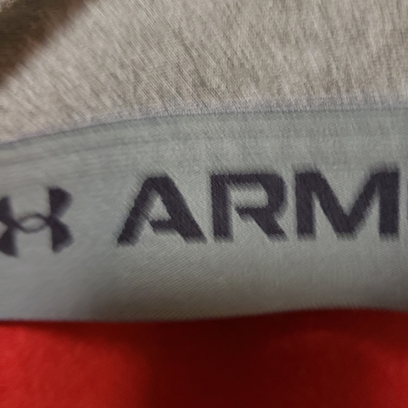 UNDER ARMOR COMPRESSION SPORTS BRA-CRISSCROSS STRAPS  IN BACK-MED-NWOT - Picture 3 of 5